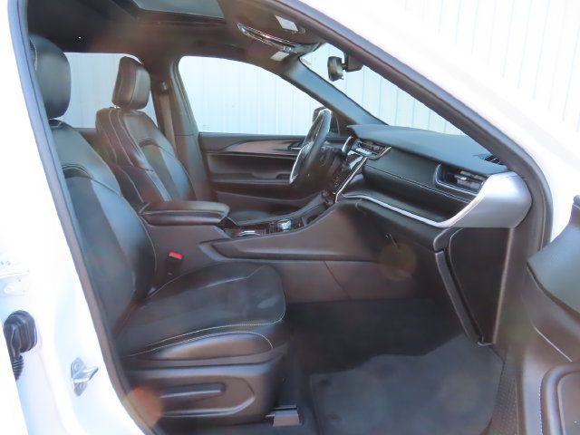 Used 2023 Jeep Grand Cherokee L Laredo AWD/4WD image 26