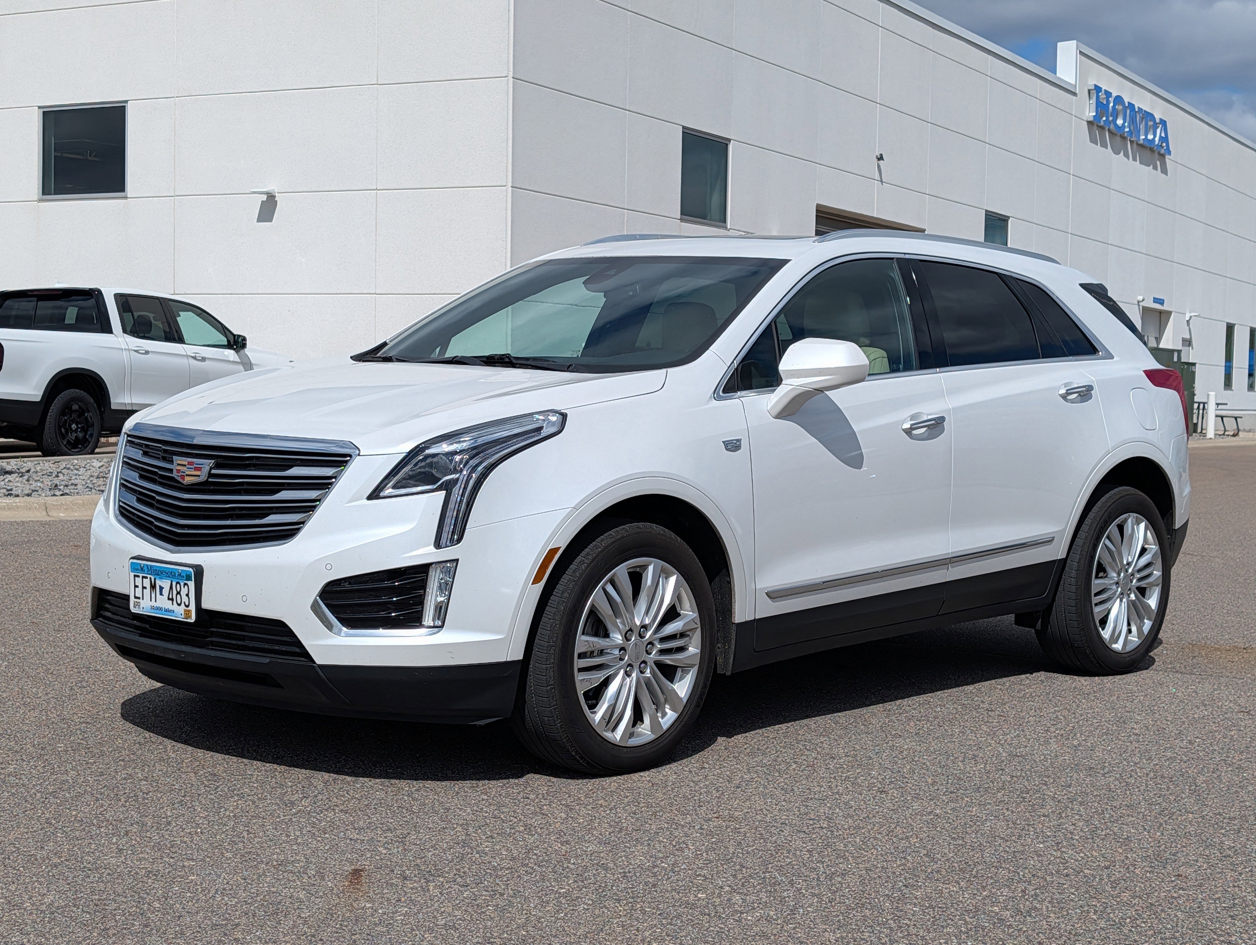 Used 2019 Cadillac XT5 Premium Luxury AWD/4WD image 2