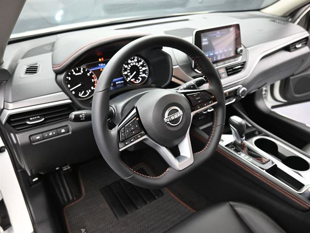 Used 2025 Nissan Altima 2.5 SR image 8
