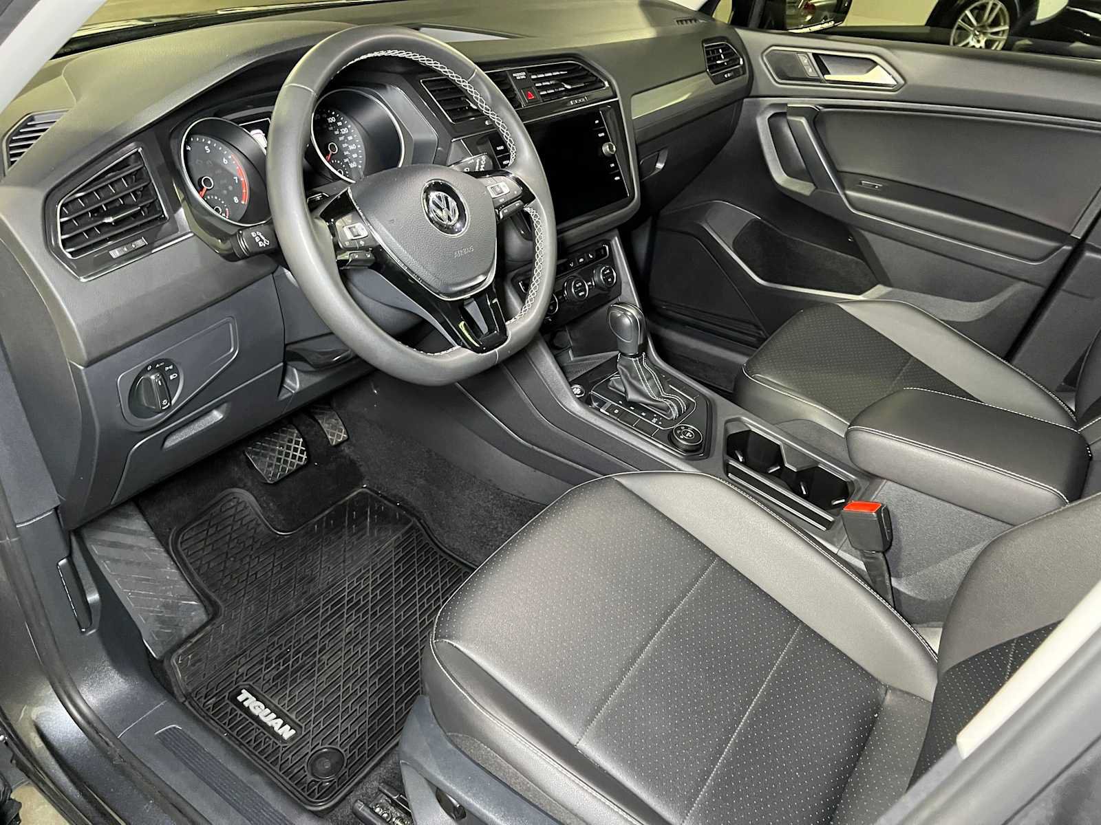 Used 2021 Volkswagen Tiguan SE w/ Panoramic Sunroof Package AWD/4WD image 27