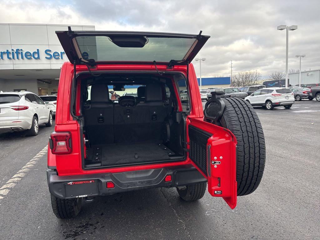 Used 2025 Jeep Wrangler Sahara image 16