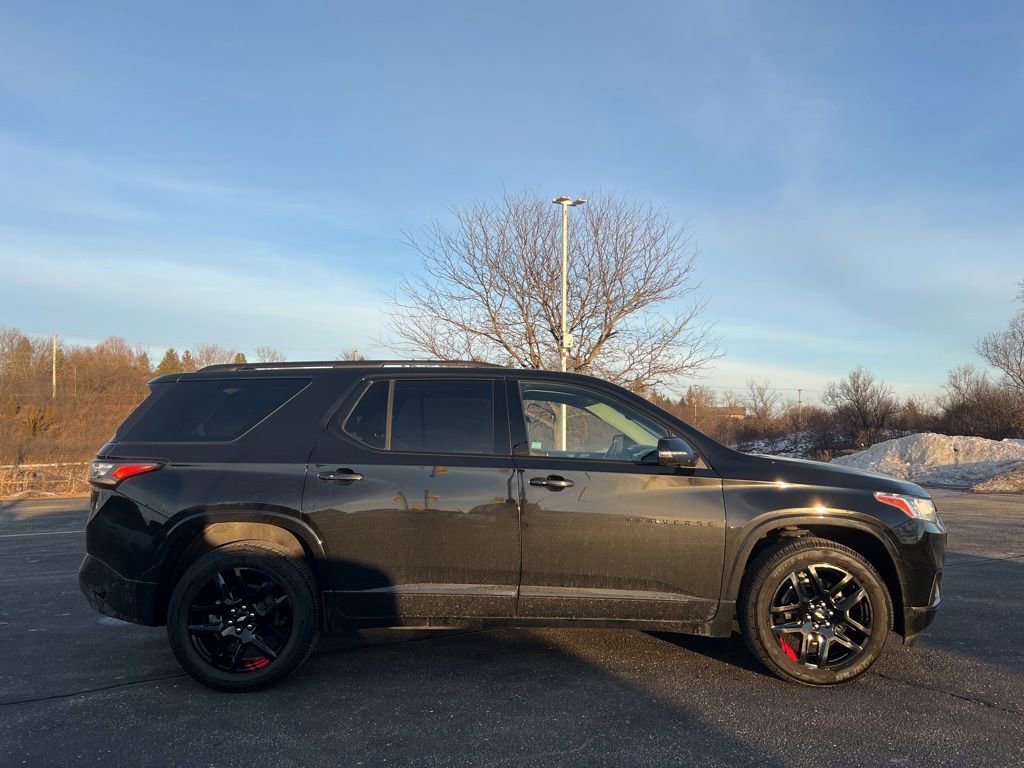 Used 2021 Chevrolet Traverse Premier w/ Redline Edition image 3