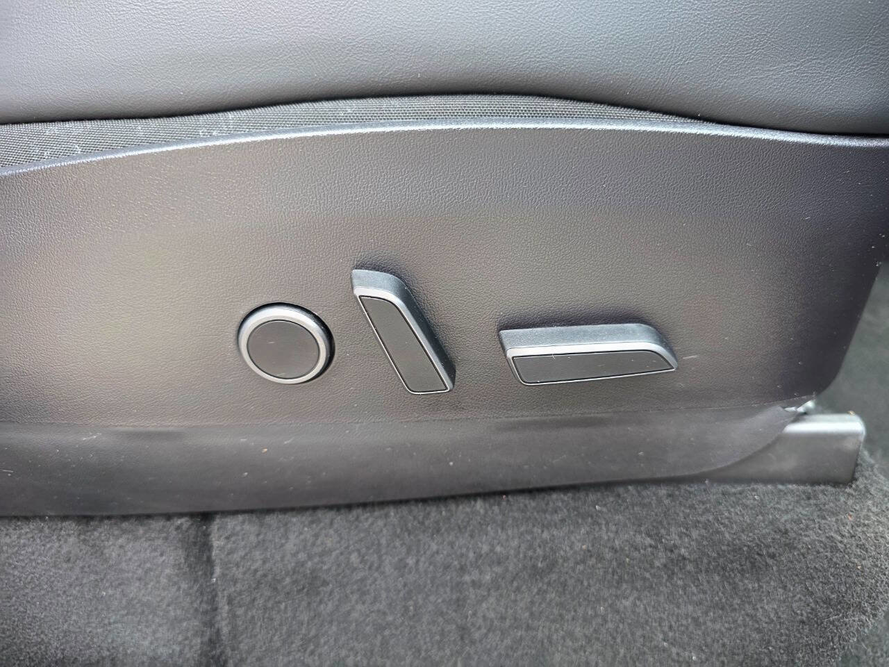 Used 2021 Tesla Model Y Long Range AWD/4WD image 27