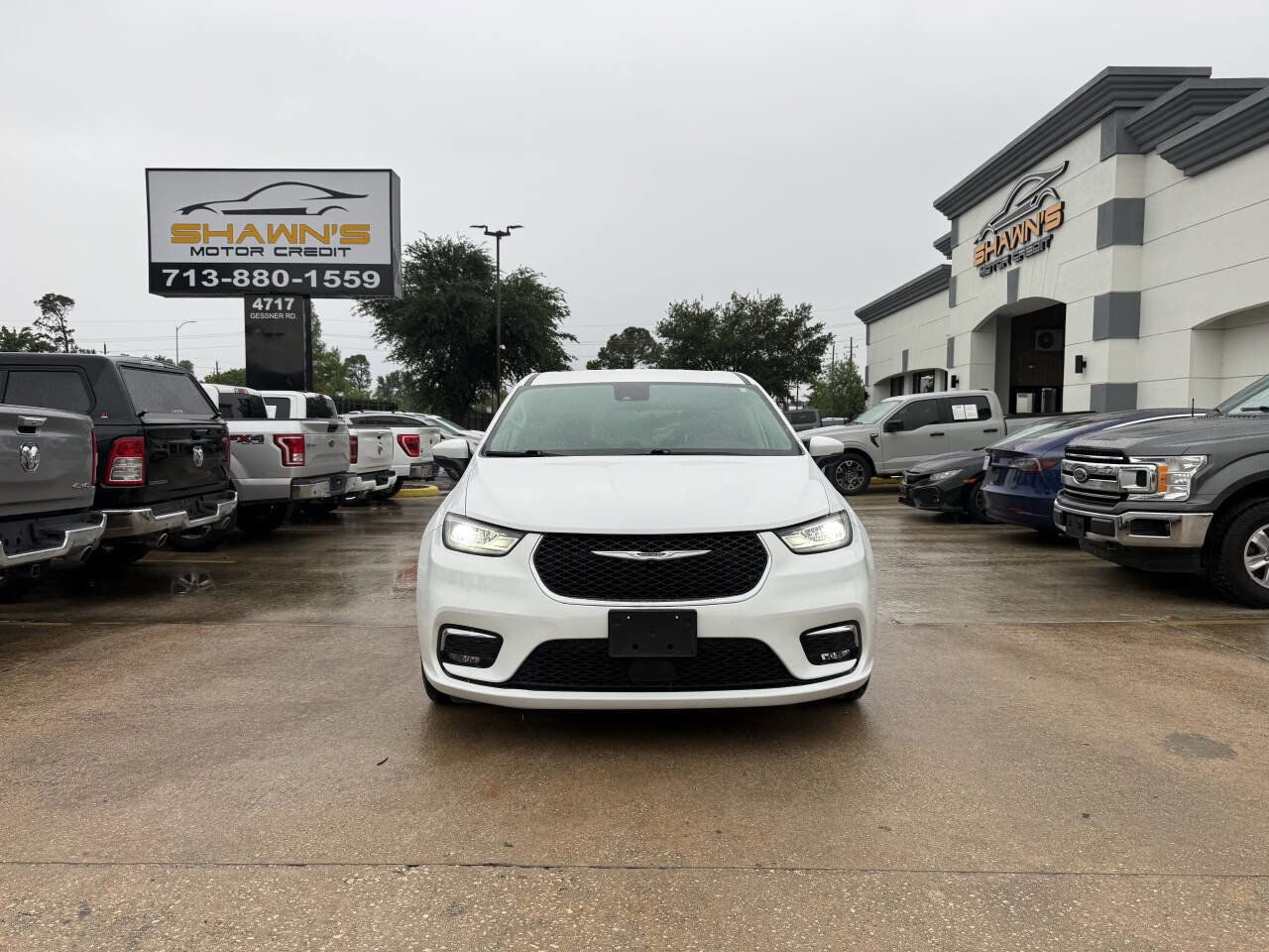 Used 2023 Chrysler Pacifica Touring-L FWD image 38