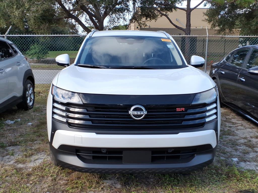 Used 2025 Nissan Kicks SR image 2