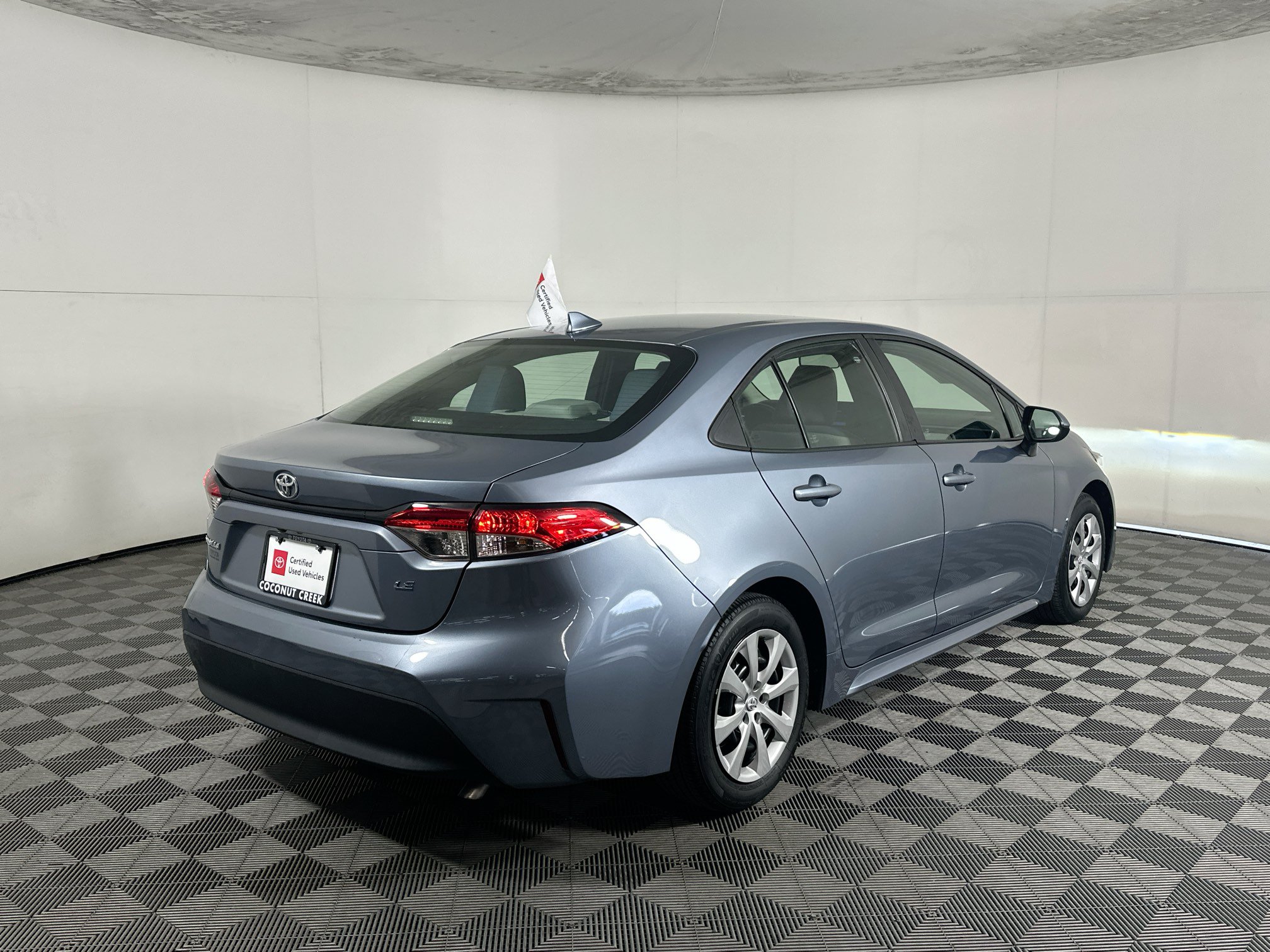 Used 2023 Toyota Corolla LE FWD image 3
