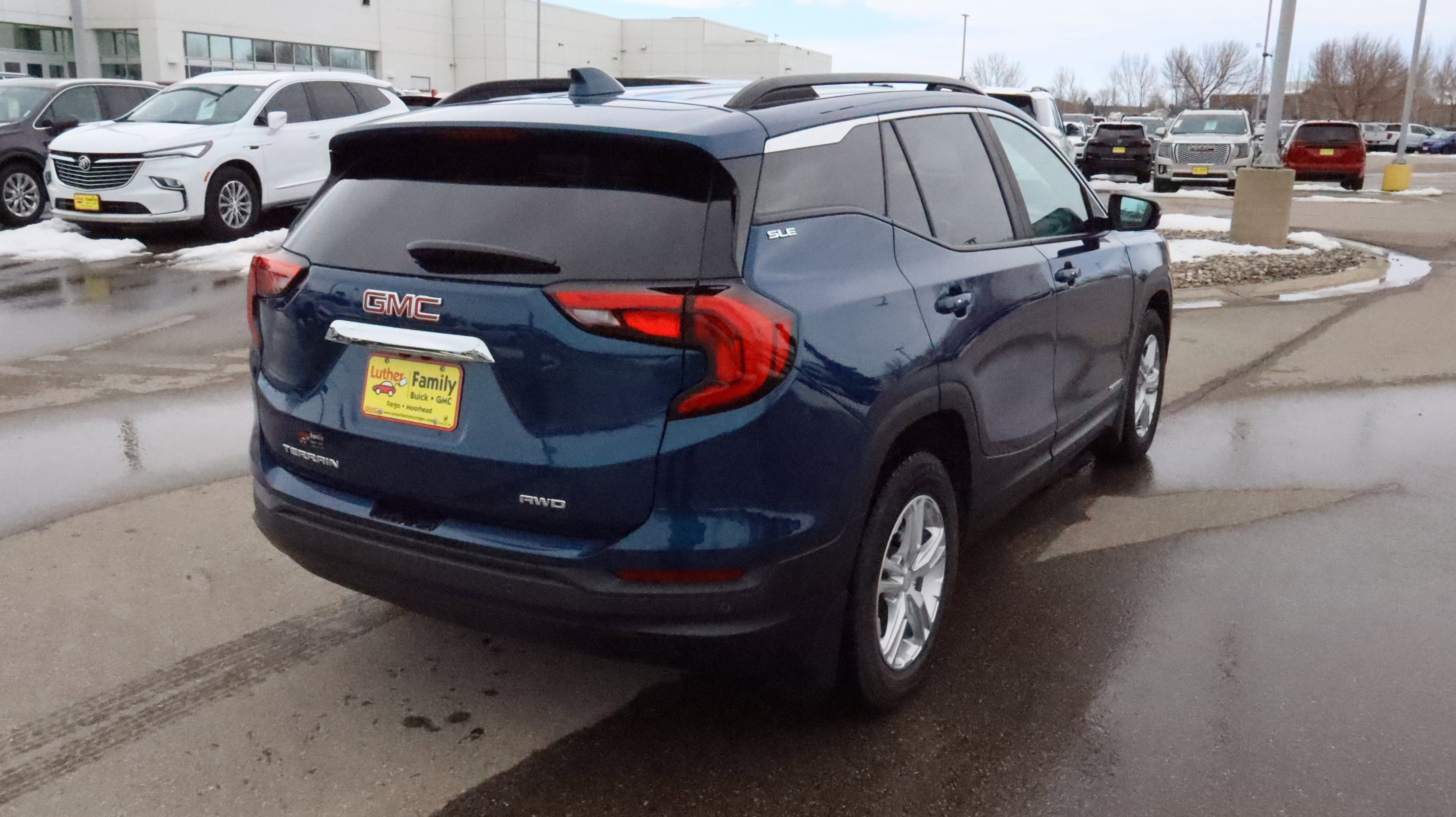 Used 2021 GMC Terrain SLE w/ Driver Convenience Package AWD/4WD image 7