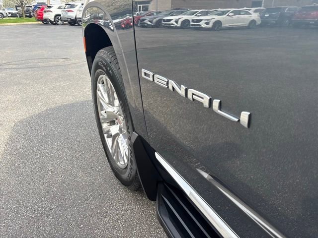 Used 2021 GMC Yukon Denali w/ Advanced Technology Package image 13