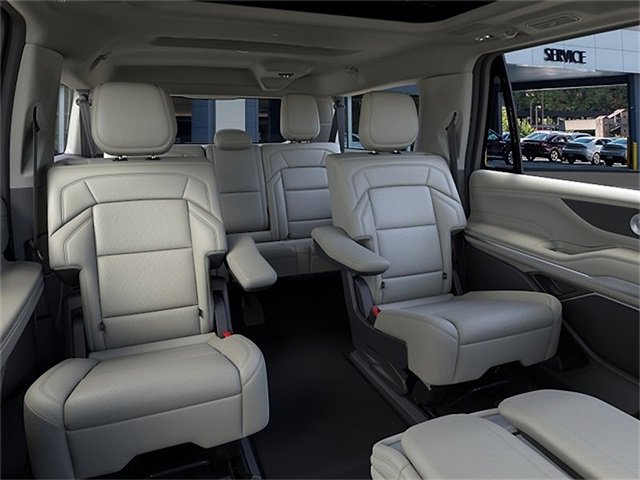 New 2026 Lincoln Navigator L Reserve AWD/4WD image 11