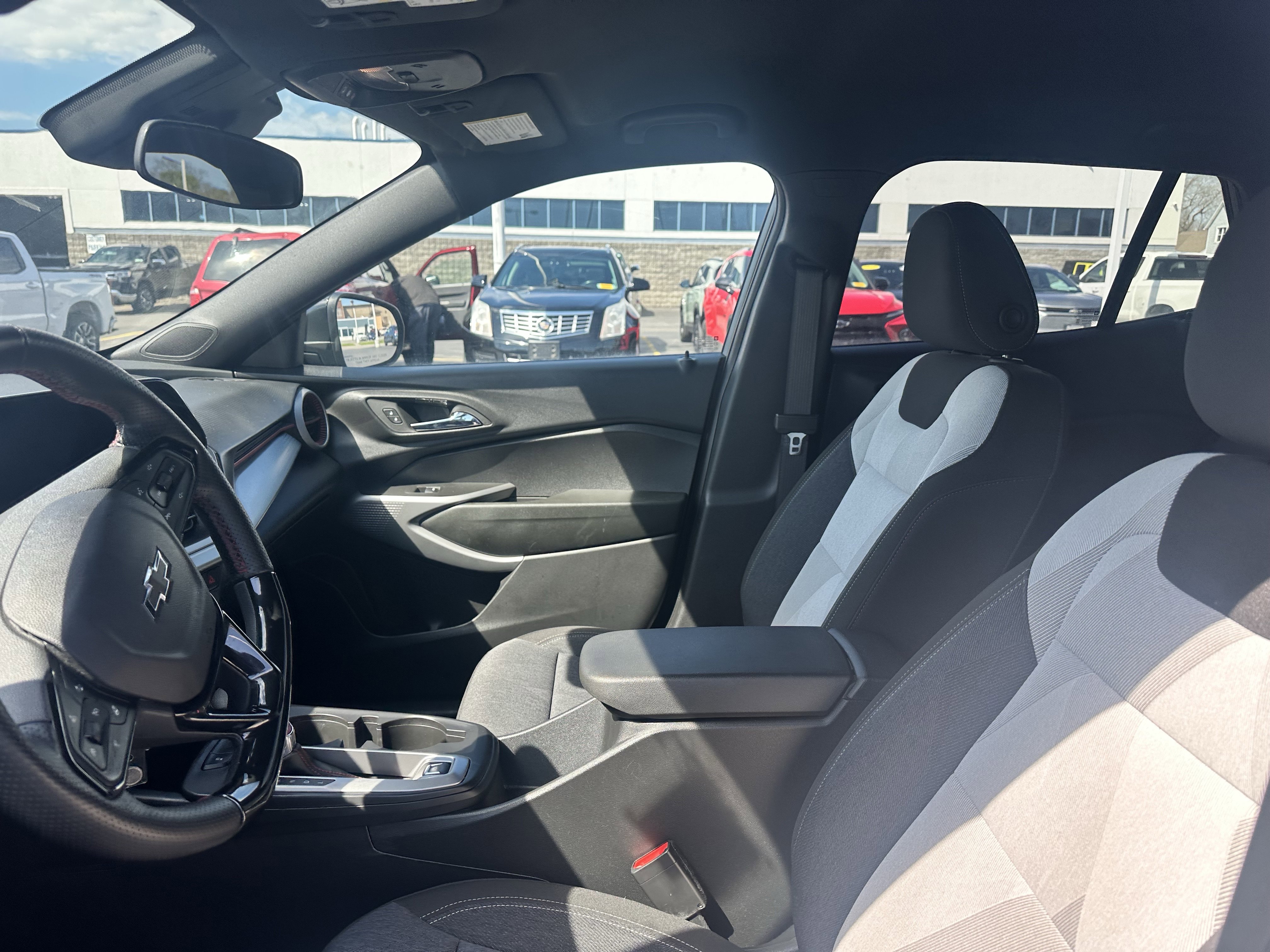 Used 2024 Chevrolet Trax RS FWD image 11