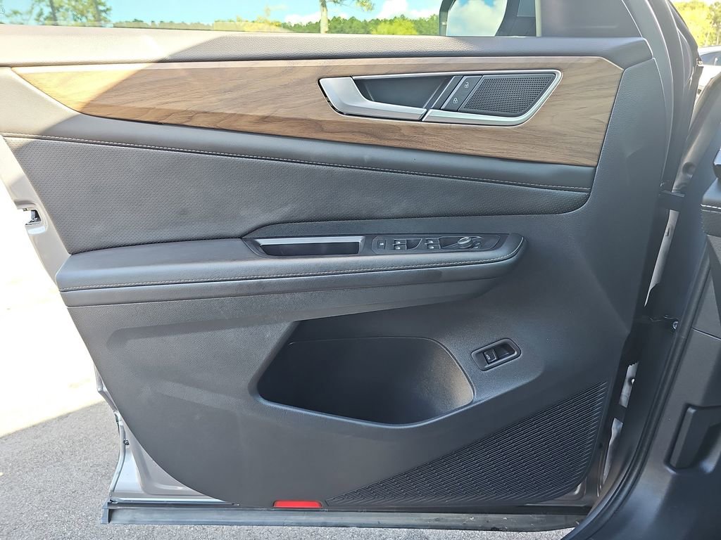Used 2024 Volkswagen Atlas SE image 32