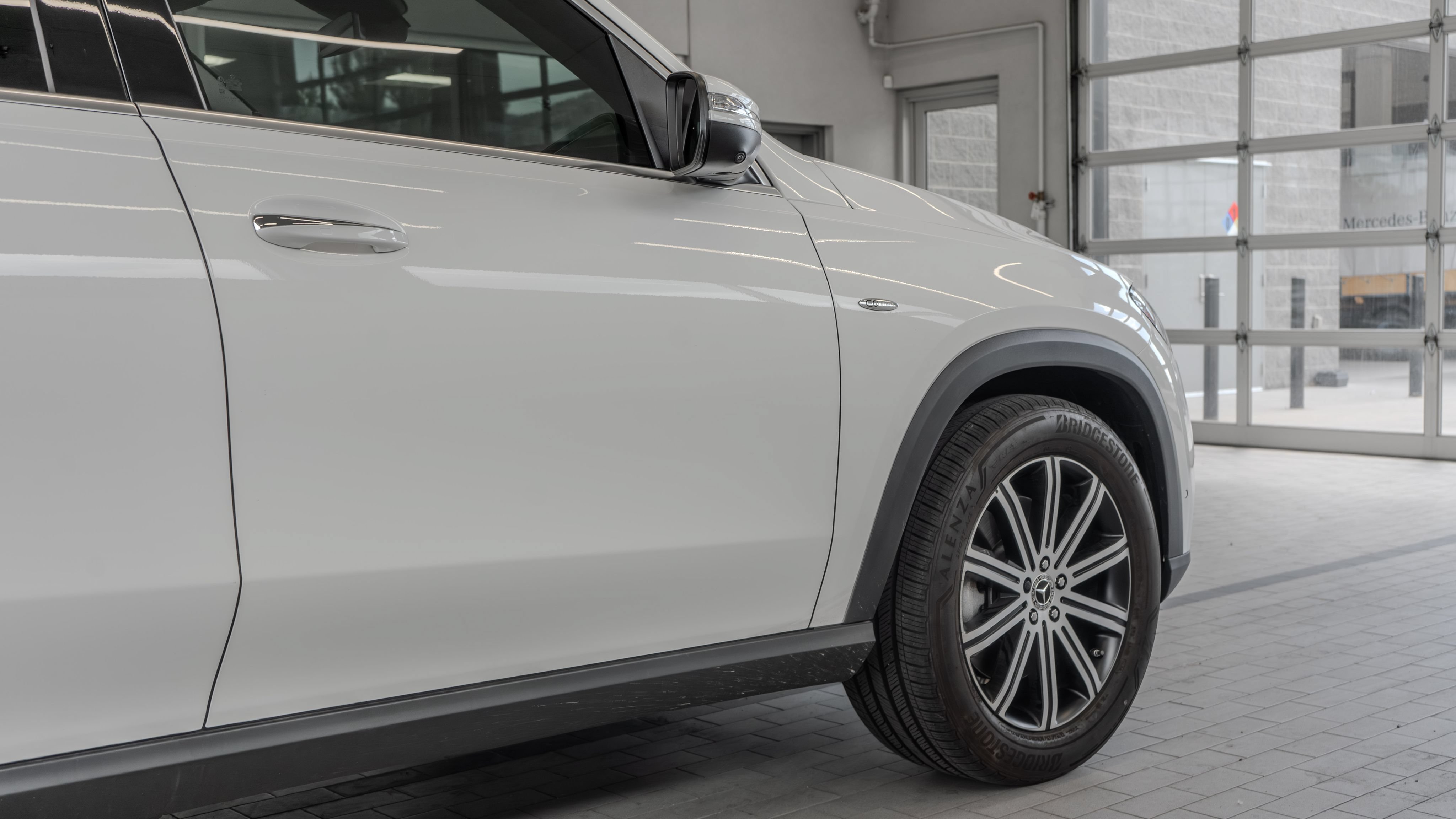 Certified 2025 Mercedes-Benz GLE 450e 4MATIC w/ Driver Assistance Package image 31