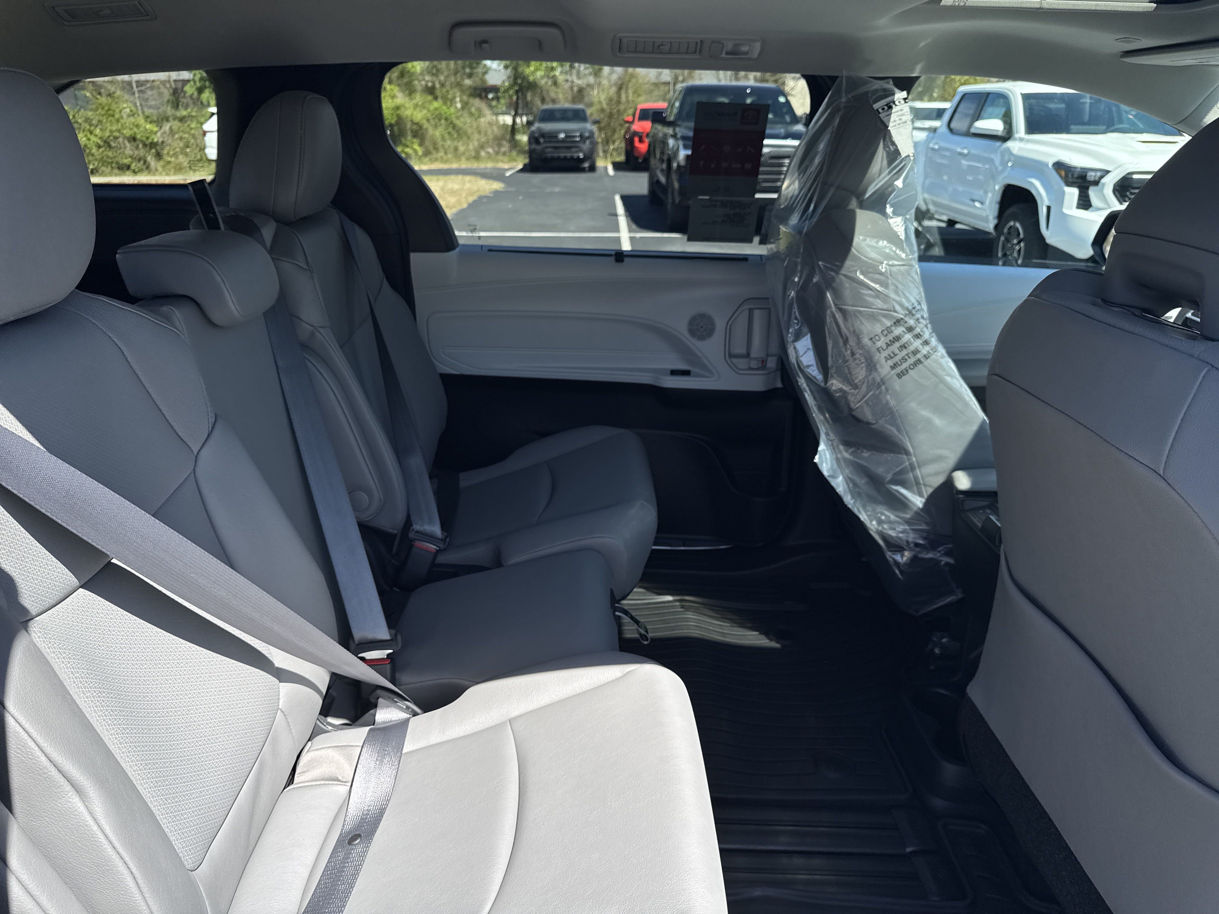 New 2025 Toyota Sienna XLE FWD image 29