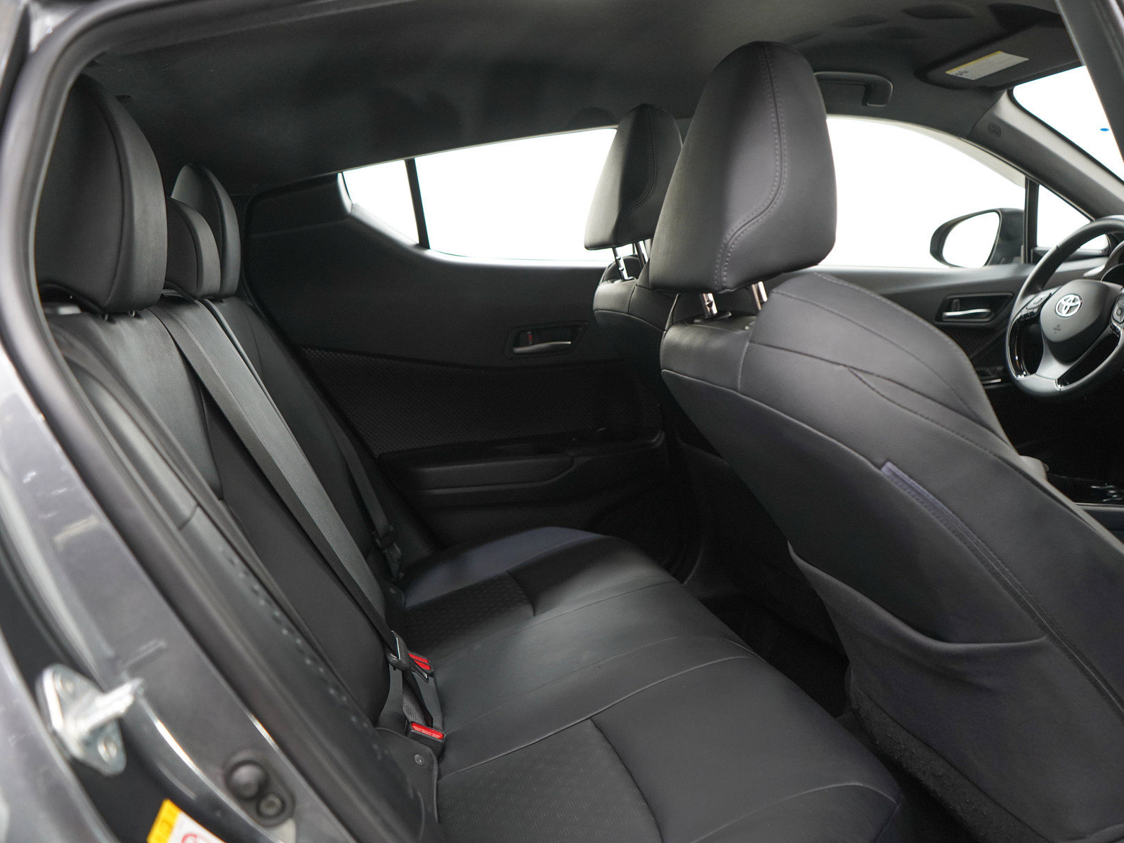 Used 2019 Toyota C-HR Limited FWD image 12
