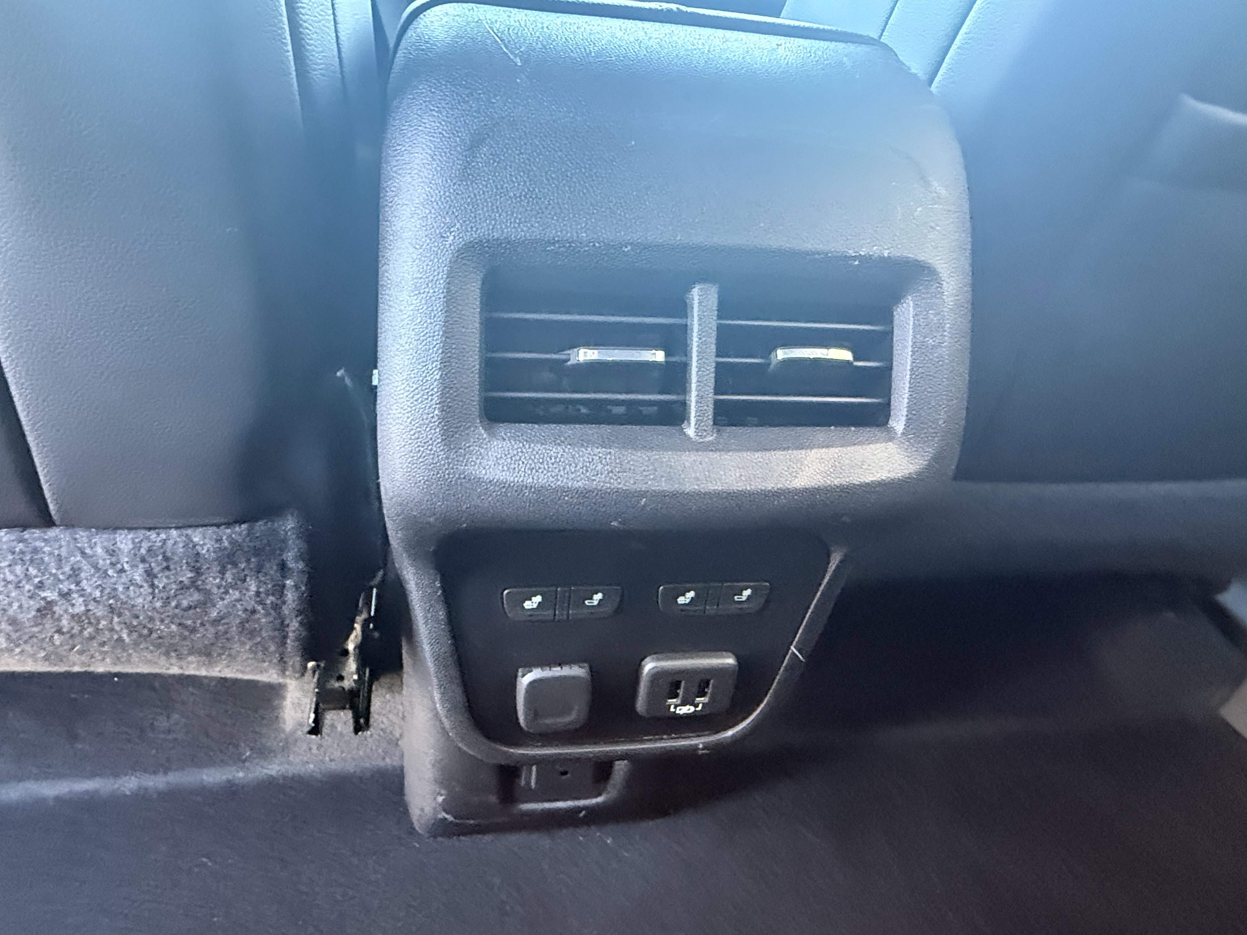 Used 2018 Chevrolet Equinox Premier image 22