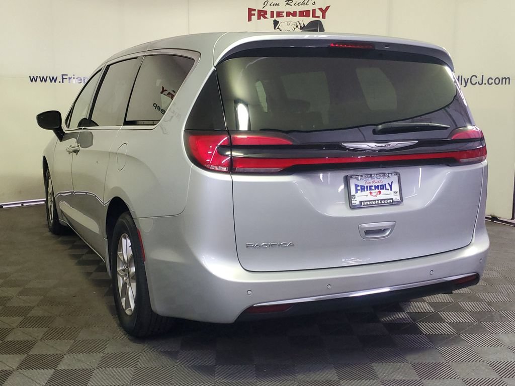Used 2024 Chrysler Pacifica Touring-L FWD video 3