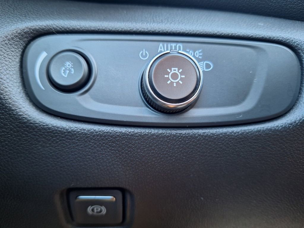 Used 2023 Chevrolet Blazer LT image 12