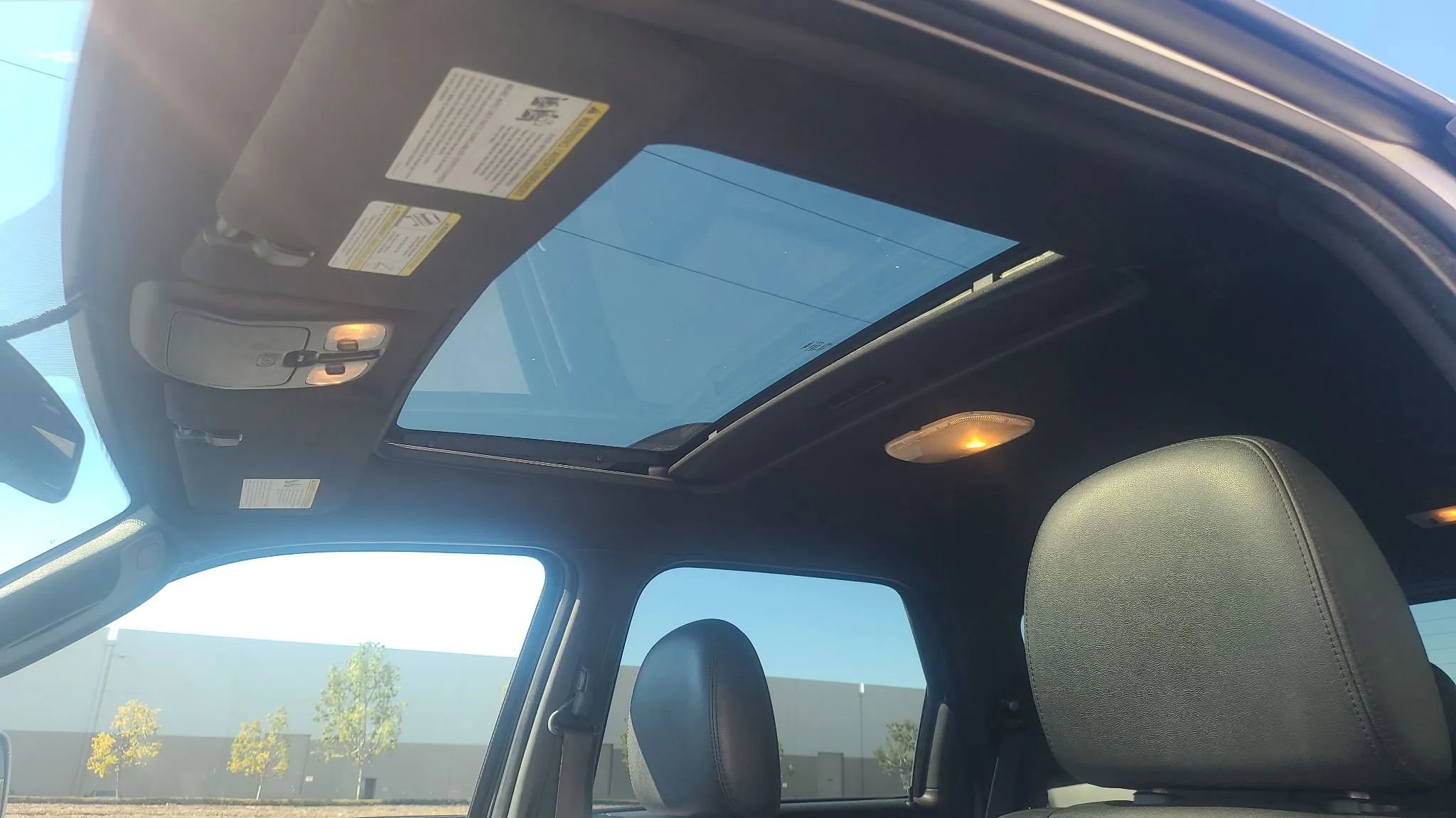 Used 2011 Ford Escape Limited w/ 301A Rapid Spec Order Code FWD image 26