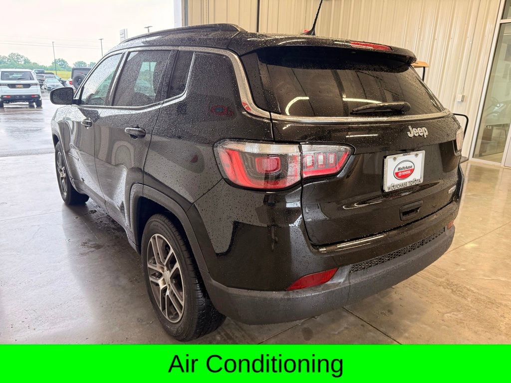 Used 2018 Jeep Compass Latitude w/ Popular Equipment Group FWD image 3
