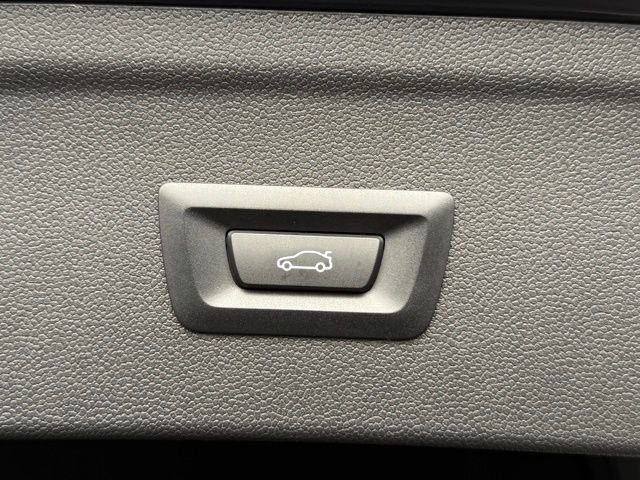 Used 2026 BMW iX xDrive45 w/ Climate Comfort Package image 17