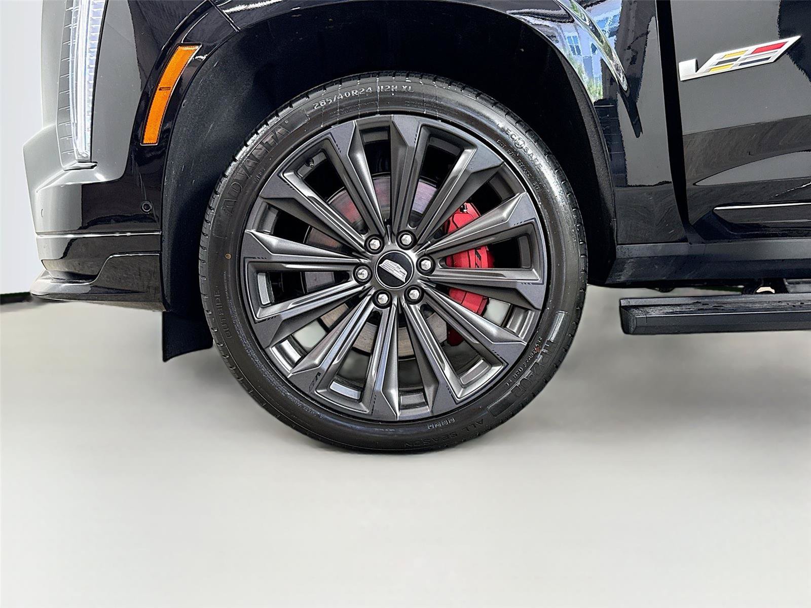 Used 2025 Cadillac Escalade ESV V AWD/4WD image 39