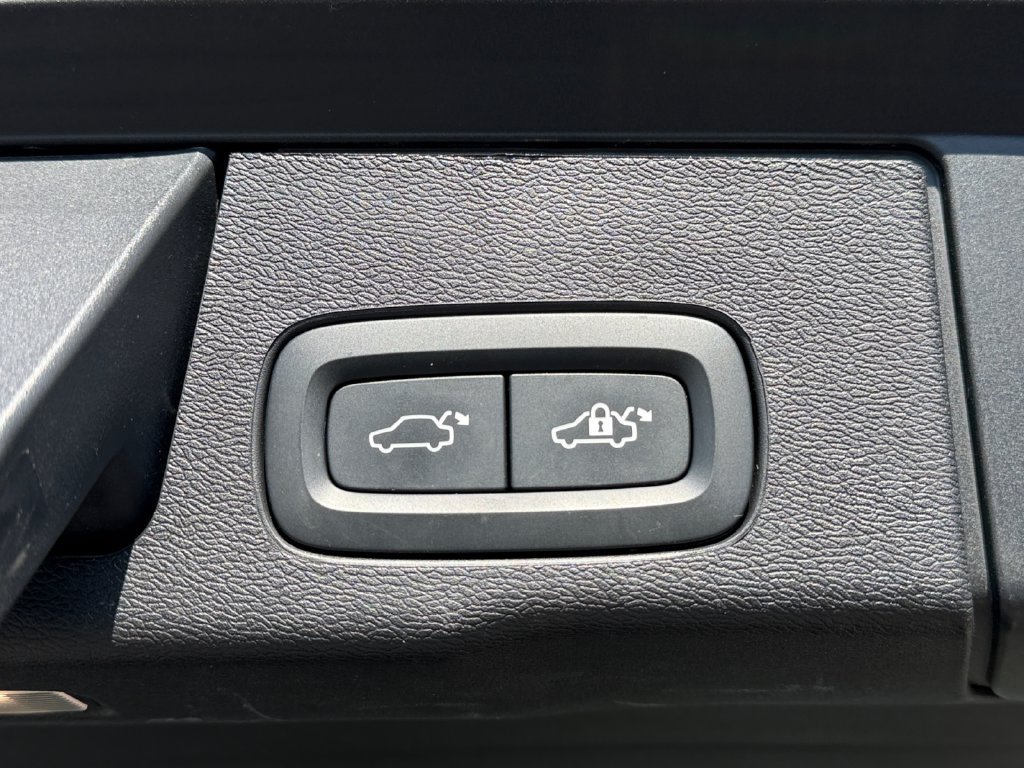 Certified 2024 Volvo XC60 B5 Plus w/ Protection Package Premier AWD/4WD image 12