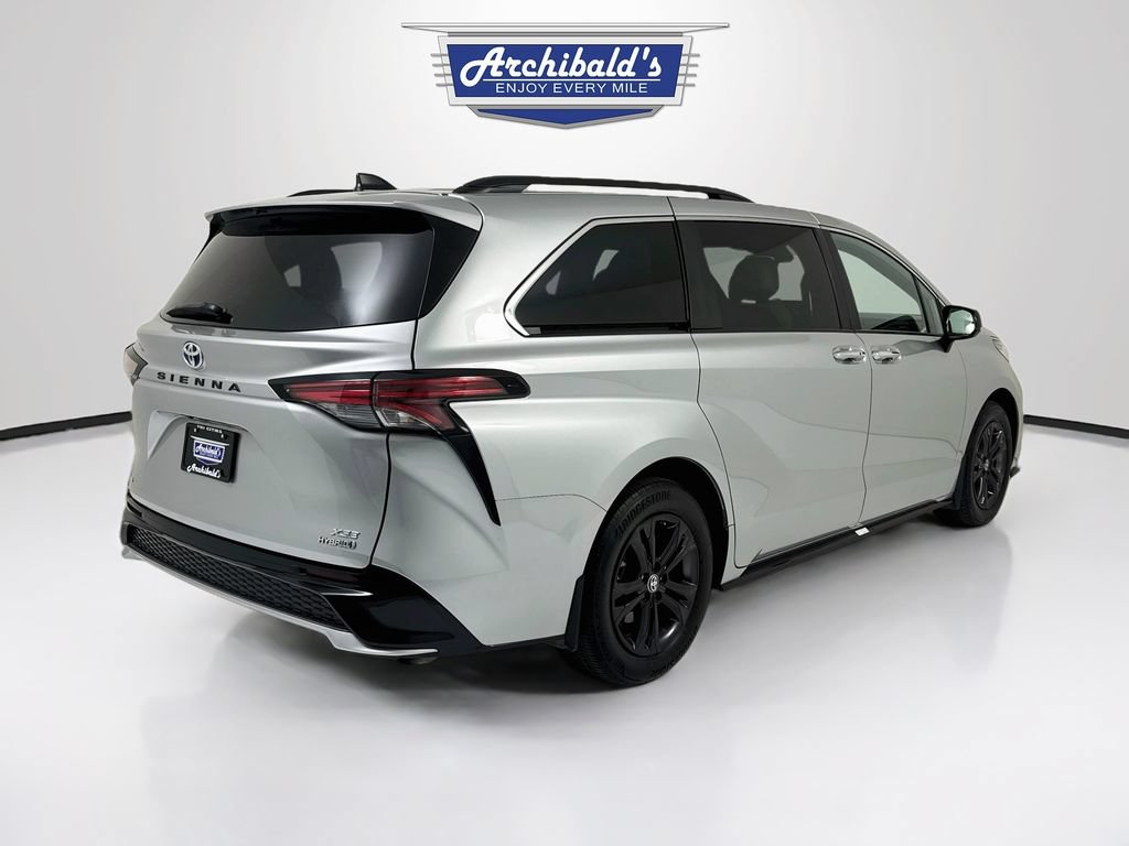 Used 2024 Toyota Sienna XSE AWD/4WD image 8