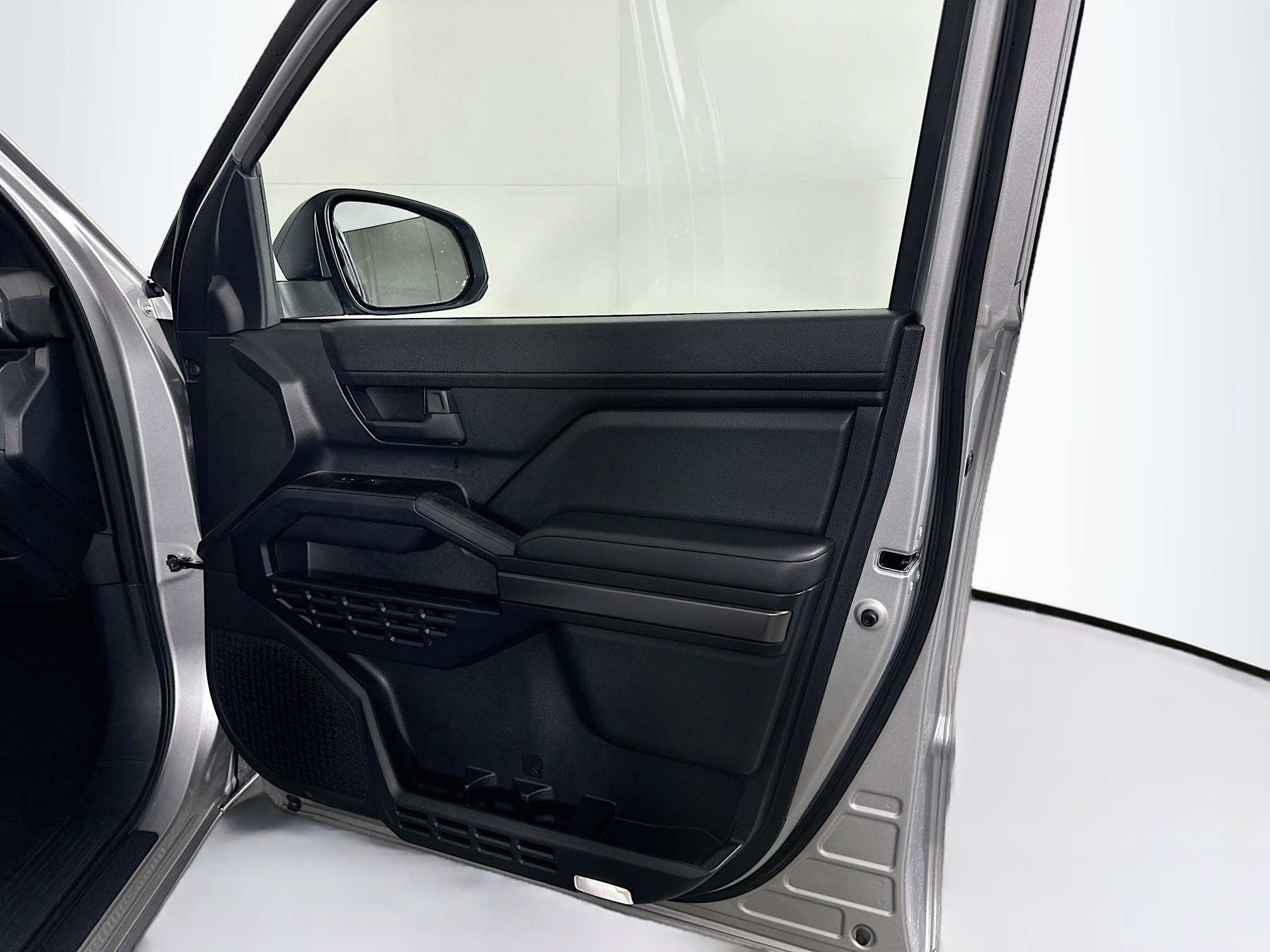 Used 2025 Toyota 4Runner SR5 image 32