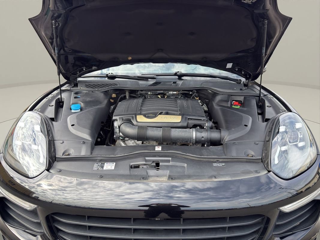 Used 2016 Porsche Cayenne image 22