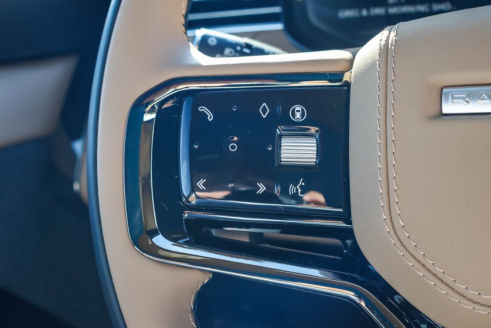 New 2025 Land Rover Range Rover Sport Dynamic SE image 37