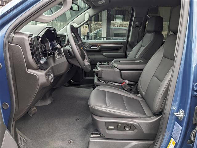 Used 2025 Chevrolet Silverado 2500 LT image 9
