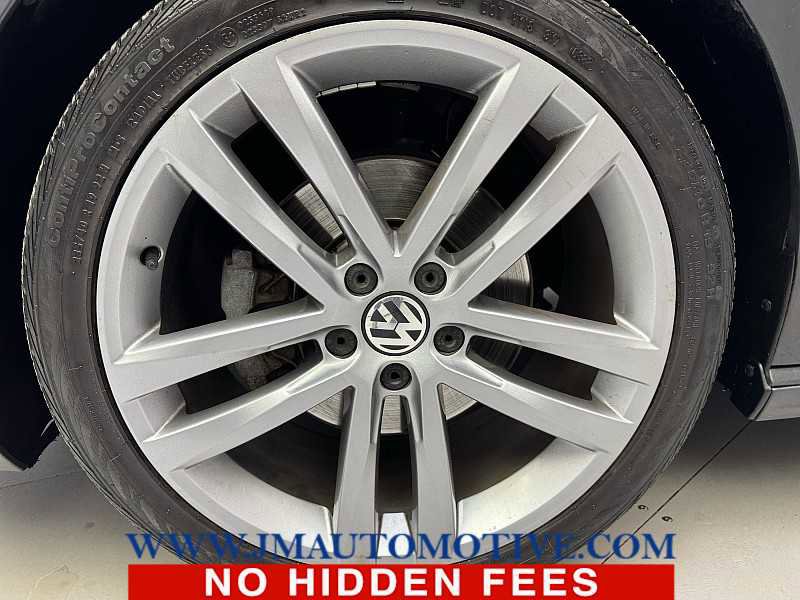Used 2017 Volkswagen Passat 1.8T R-Line w/ R-Line Lighting Package image 9