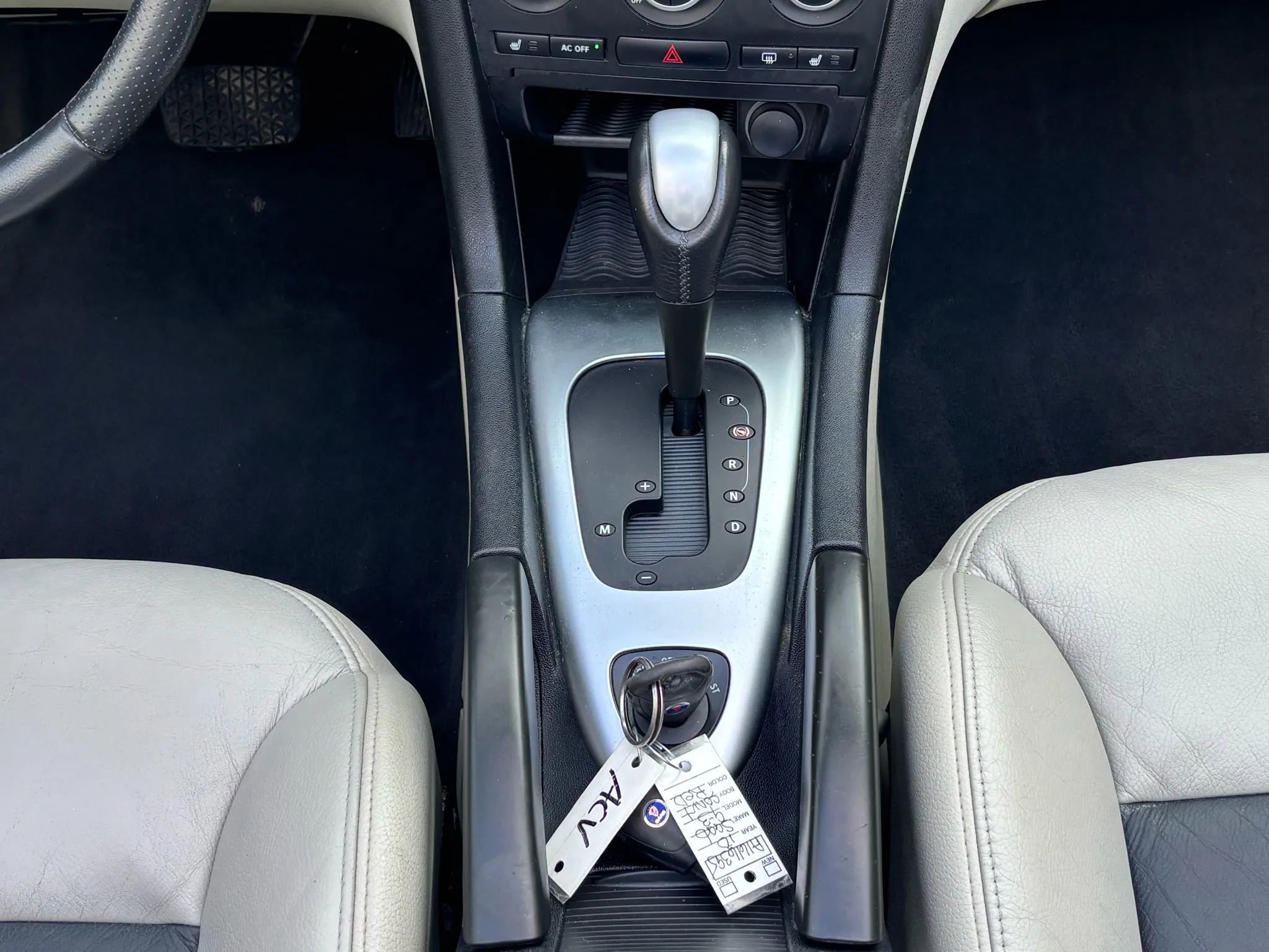 Used 2010 Saab 9-3 Aero w/ Aero Premium Package image 24