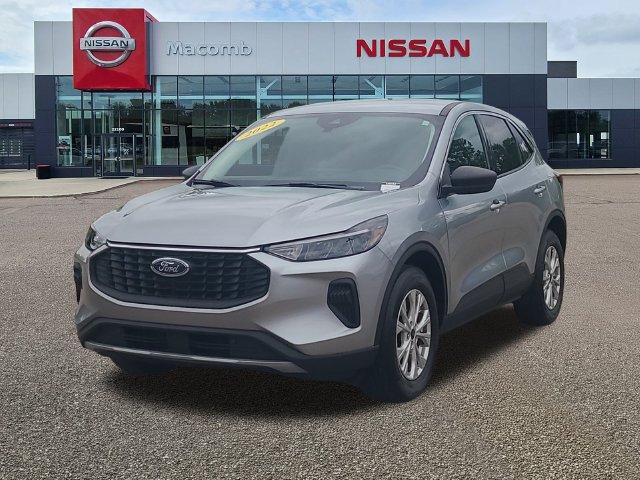 Used 2023 Ford Escape Active w/ Tech Pack #1 AWD/4WD image 3