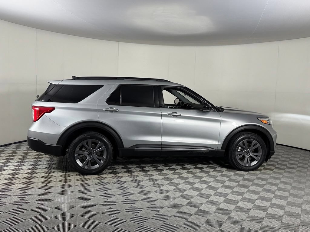Used 2023 Ford Explorer XLT w/ Equipment Group 202A AWD/4WD image 5