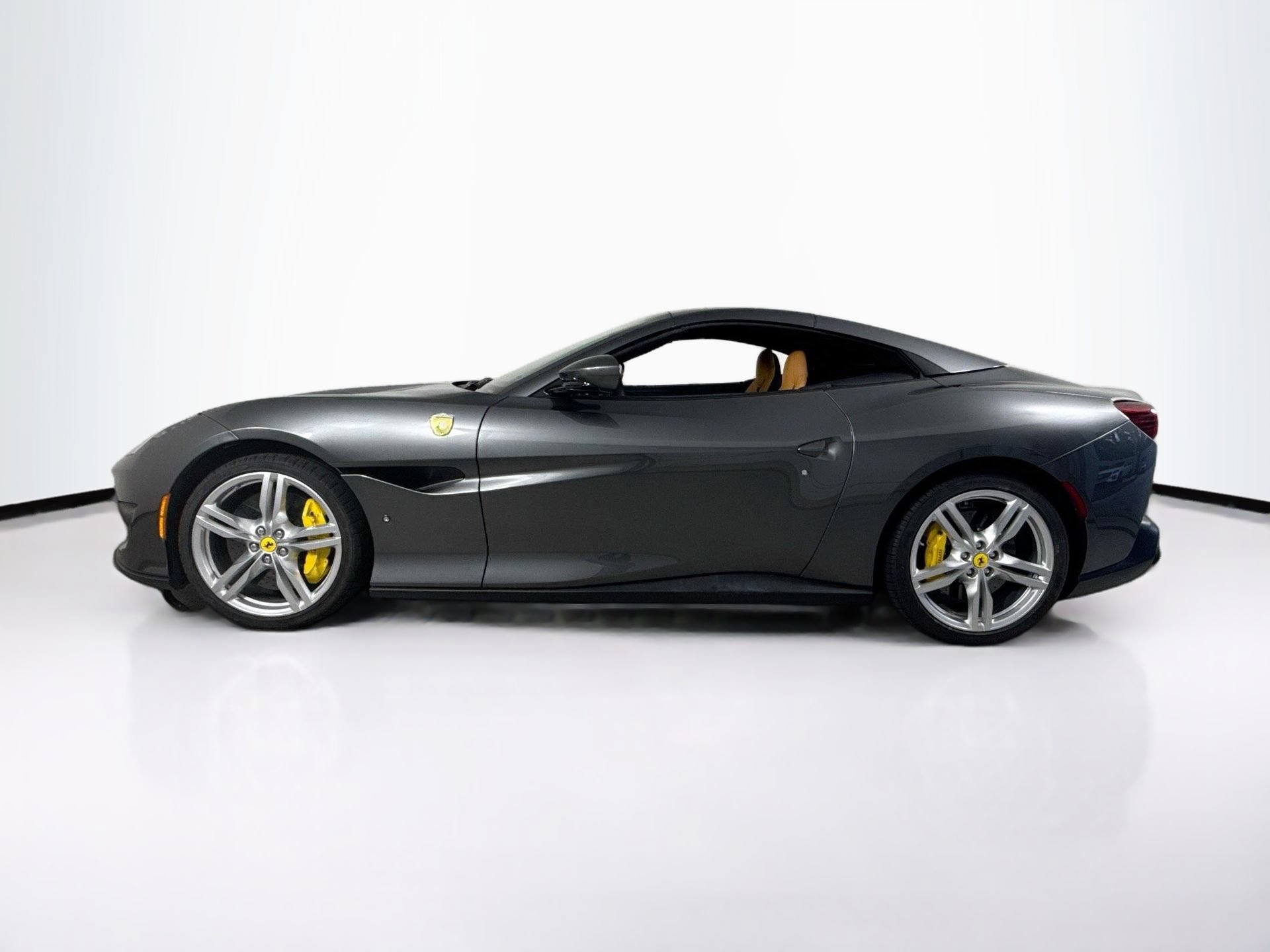 Certified 2021 Ferrari Portofino RWD image 4