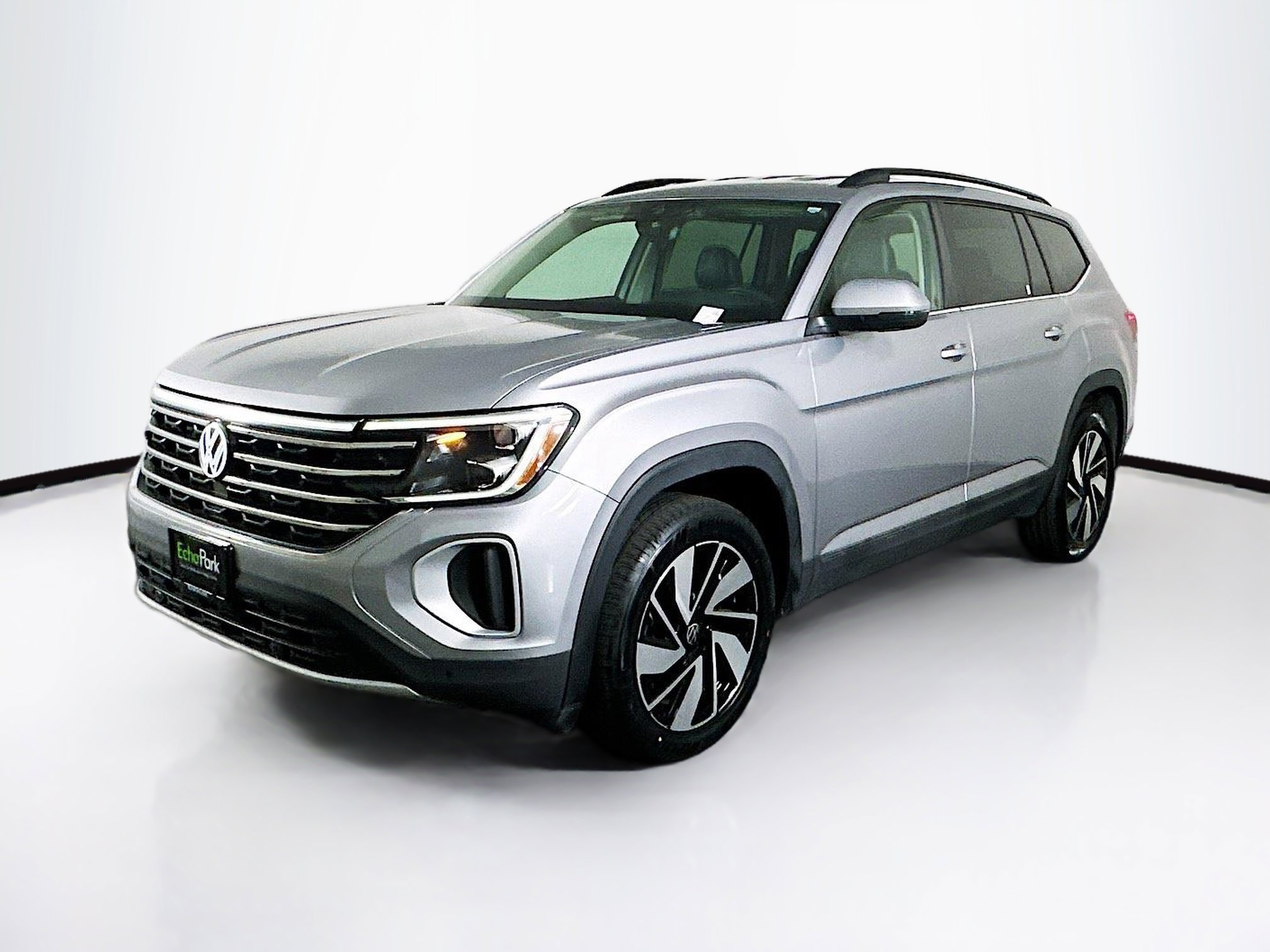 Used 2025 Volkswagen Atlas SE image 3