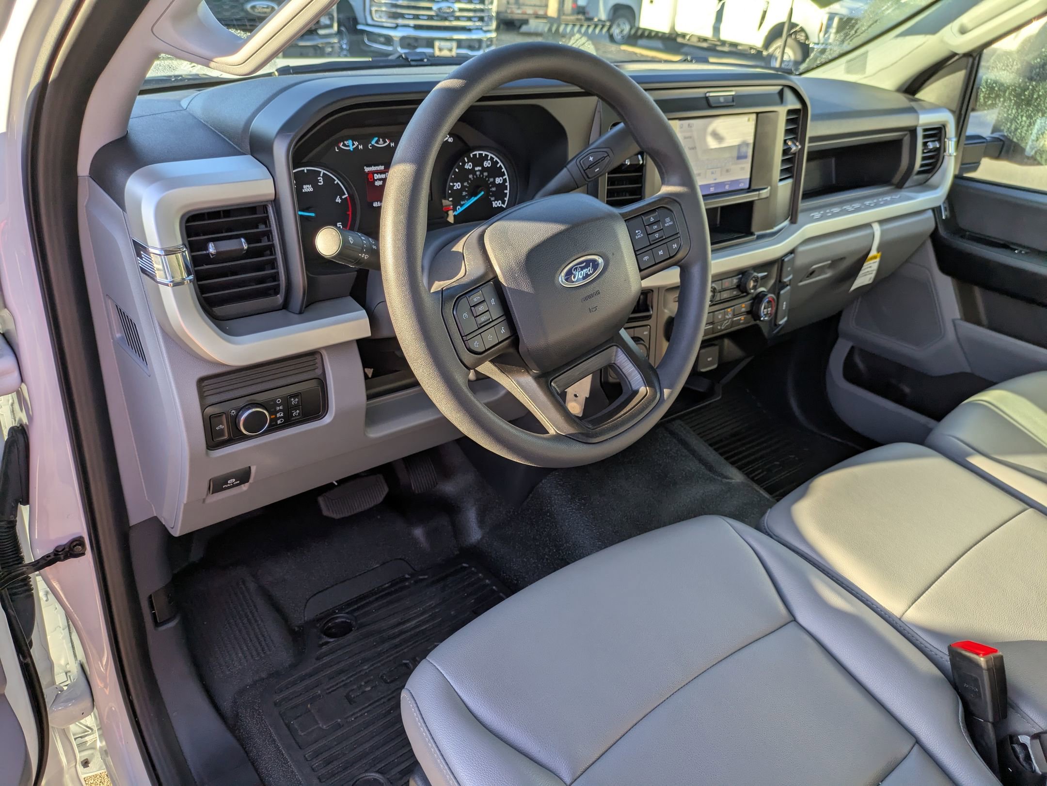 Certified 2025 Ford F250 XLT w/ F-250 >10K GVWR Package image 15