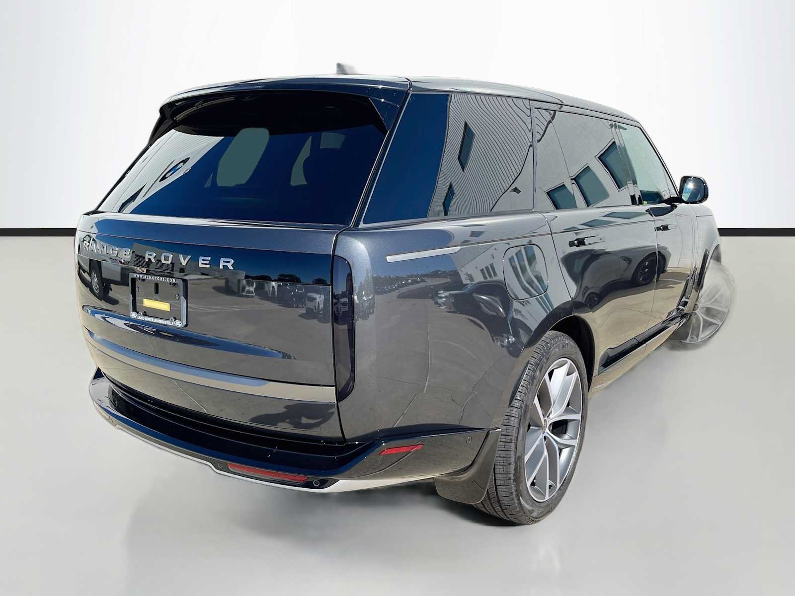 New 2027 Land Rover Range Rover Long Wheelbase SE AWD/4WD image 3