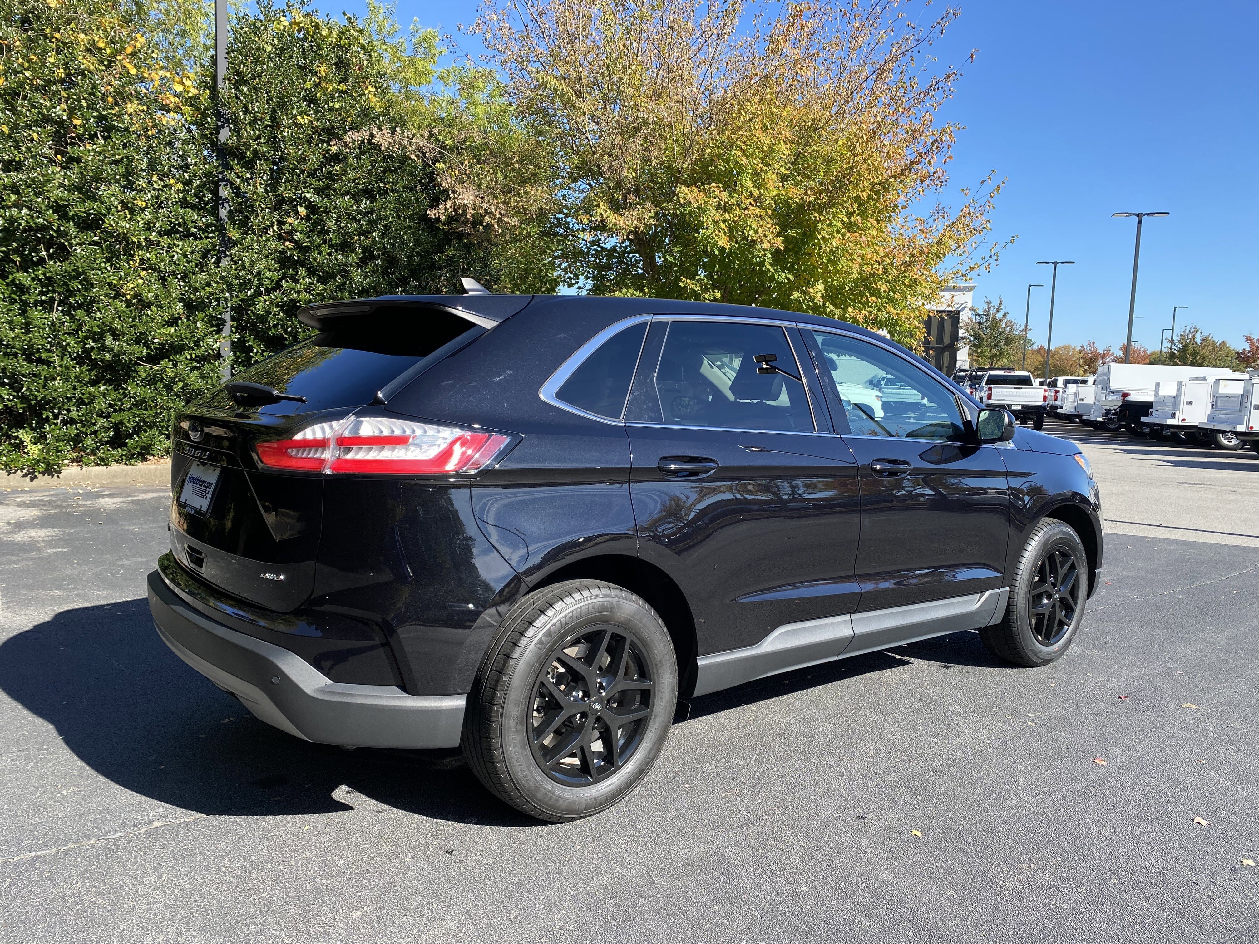 Used 2024 Ford Edge SEL image 9