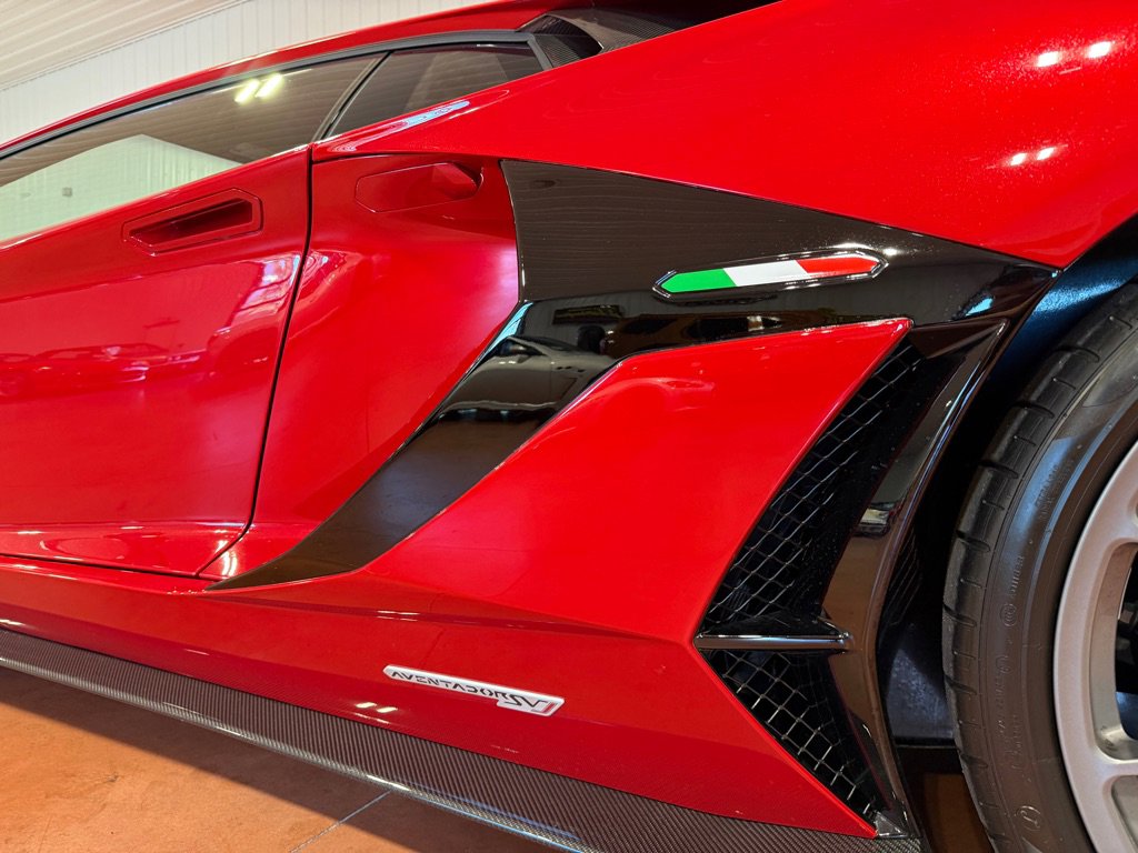 Used 2019 Lamborghini Aventador SVJ image 16