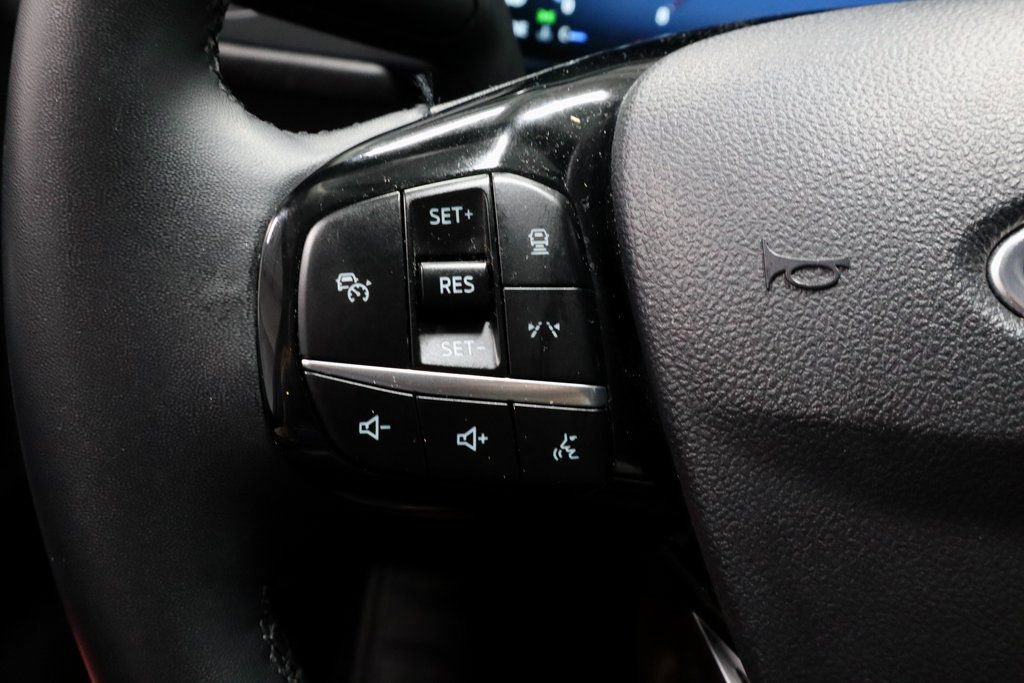 Used 2025 Ford Escape Platinum image 28