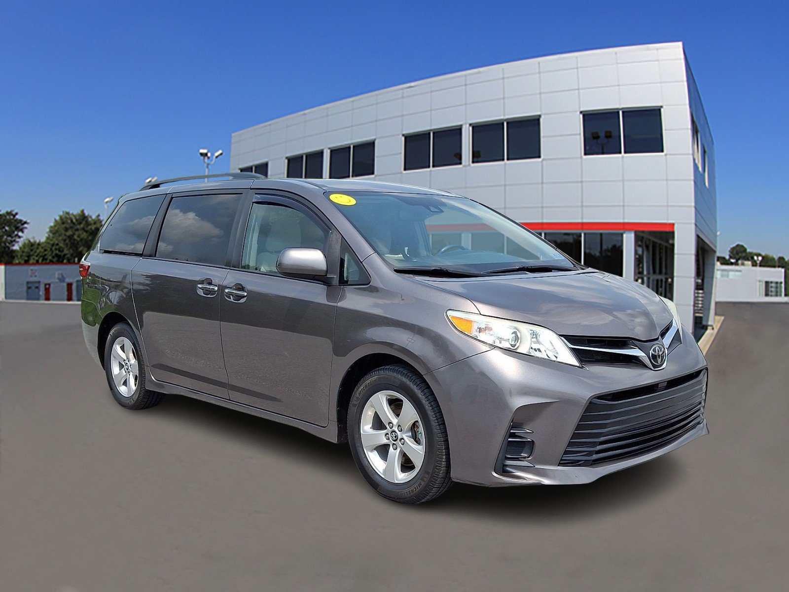 Used 2019 Toyota Sienna LE w/ LE Preferred Package