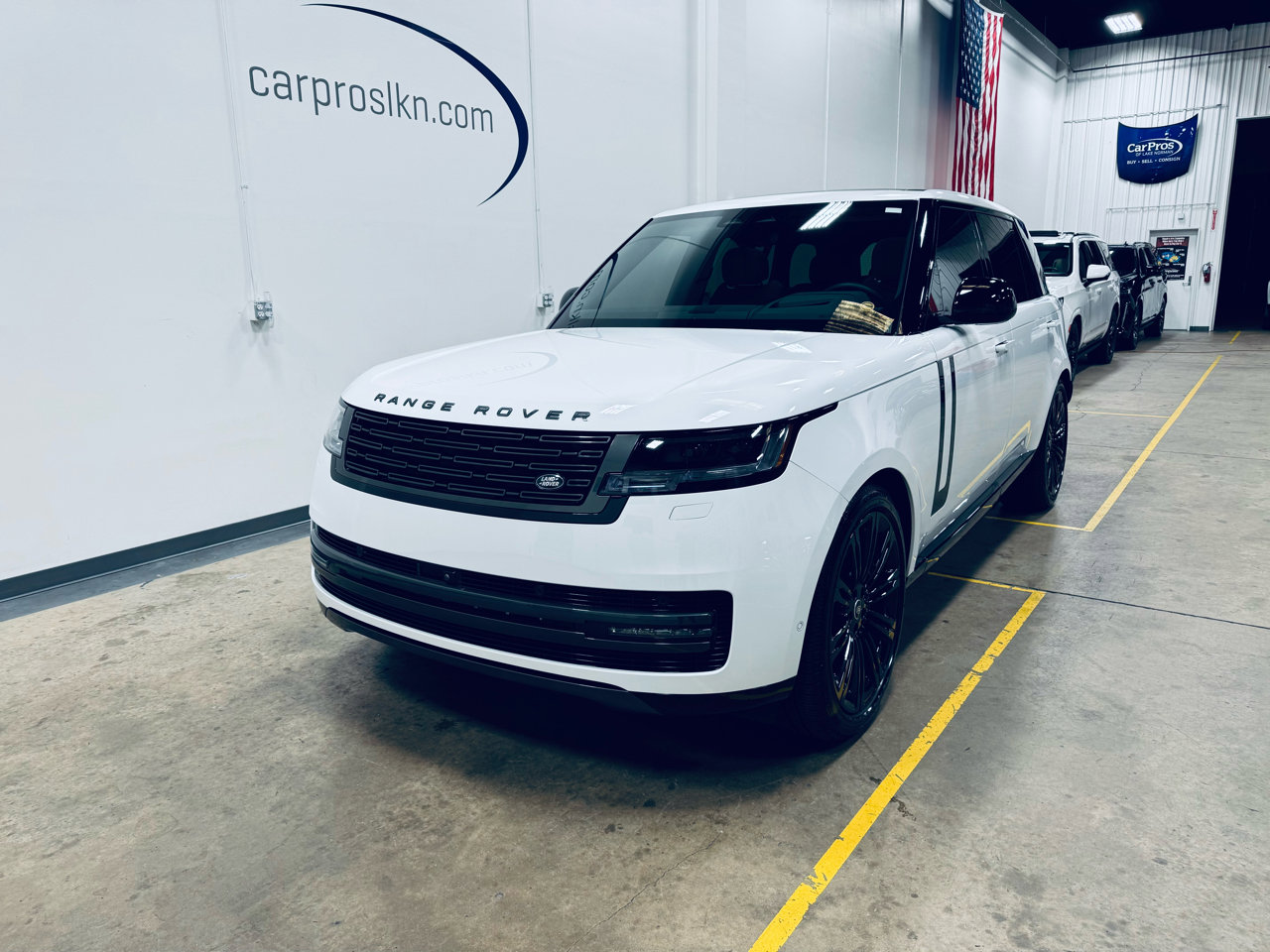 Used 2025 Land Rover Range Rover Long Wheelbase SE image 3