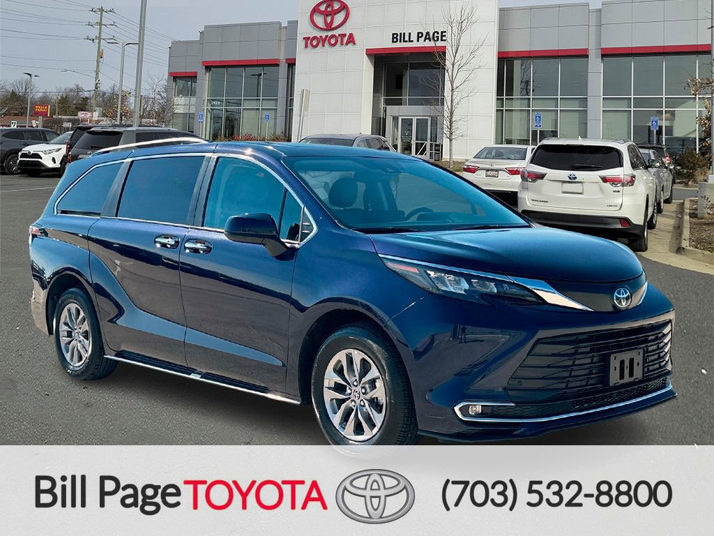 Used 2024 Toyota Sienna XLE image 1