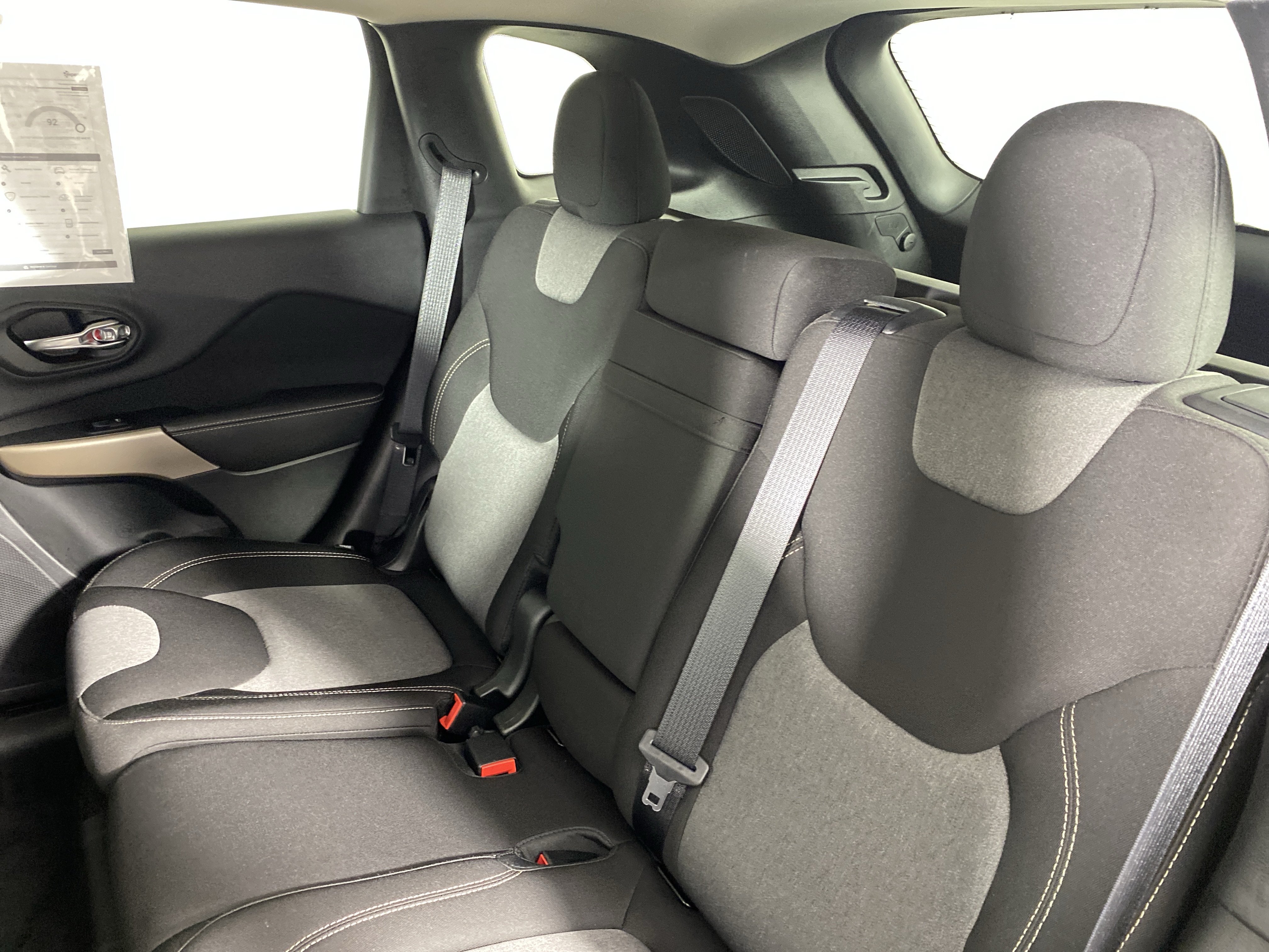 Used 2018 Jeep Cherokee Latitude w/ Safety Group AWD/4WD image 29
