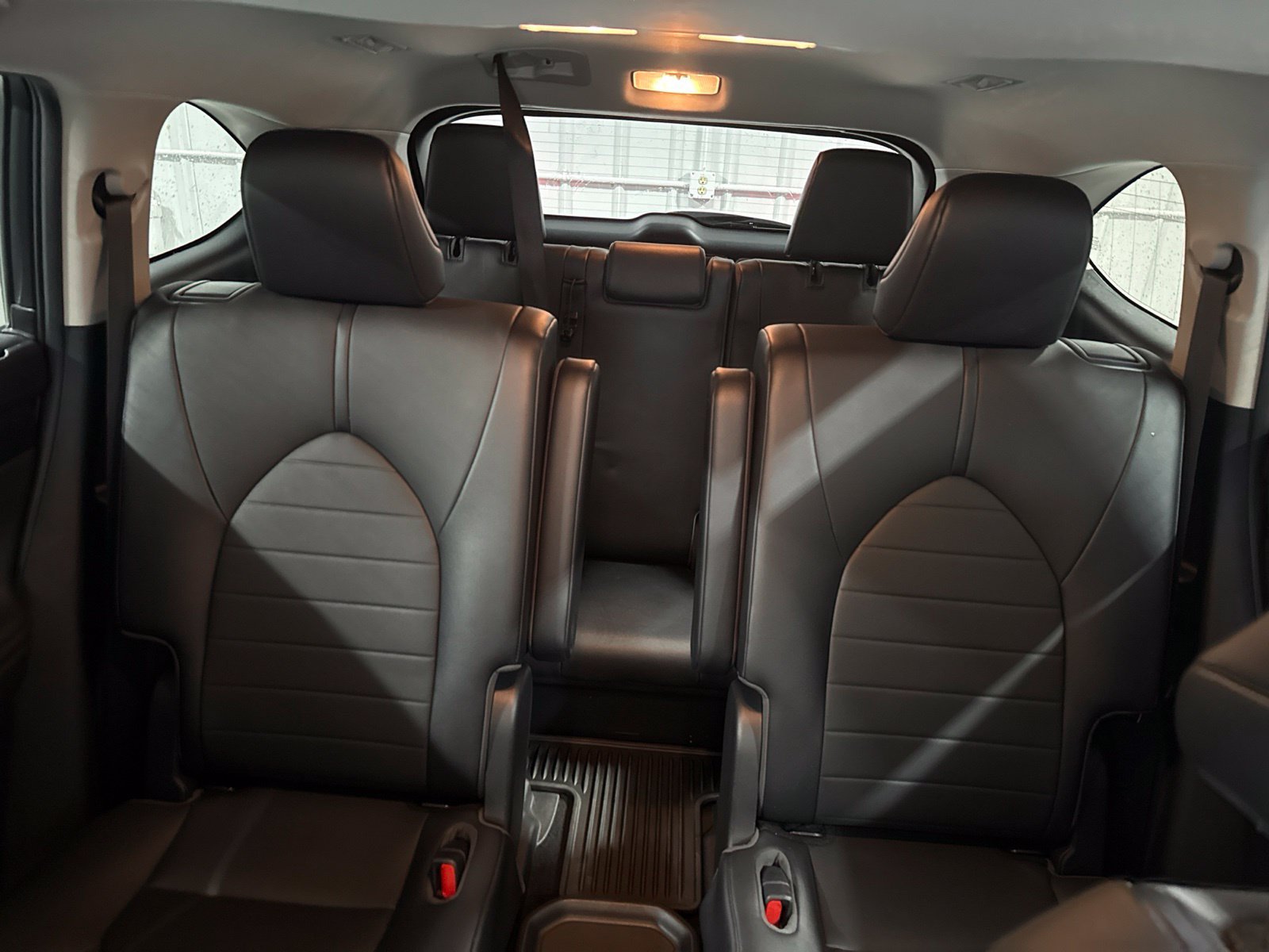 Used 2020 Toyota Highlander XLE AWD/4WD image 26