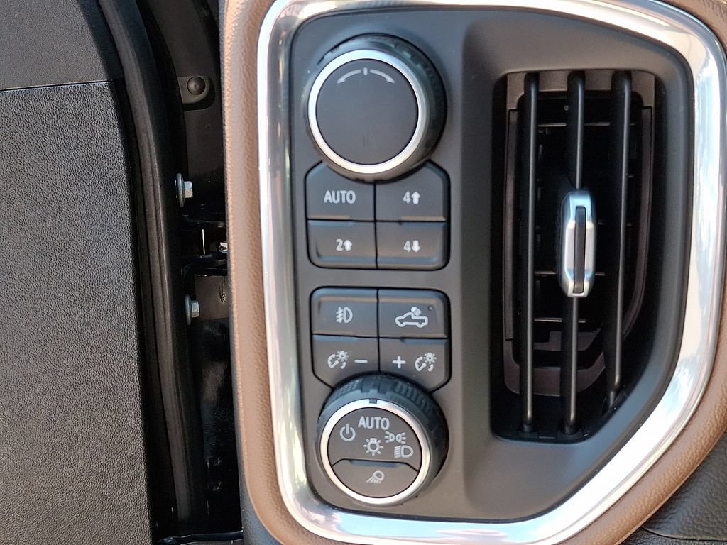 Used 2019 Chevrolet Silverado 1500 High Country w/ High Country Premium Package AWD/4WD image 29