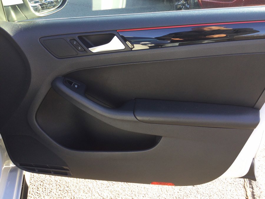 Used 2017 Volkswagen Jetta GLI FWD image 14