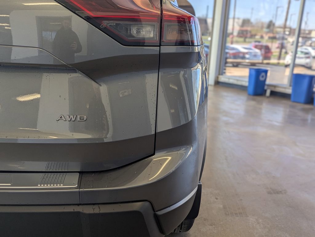 New 2026 Nissan Rogue SV image 8